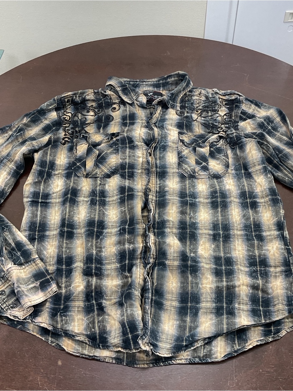 Men's Black & Cream Plaid Long-Sleeve Shirt with Chest Pockets